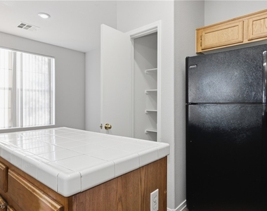 2529 Rainbow Cactus Court - Photo Thumbnail 10