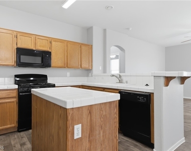2529 Rainbow Cactus Court - Photo Thumbnail 8