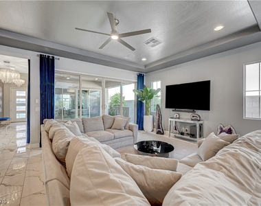 3943 Reyes Avenue - Photo Thumbnail 6