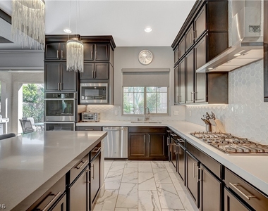 3943 Reyes Avenue - Photo Thumbnail 16