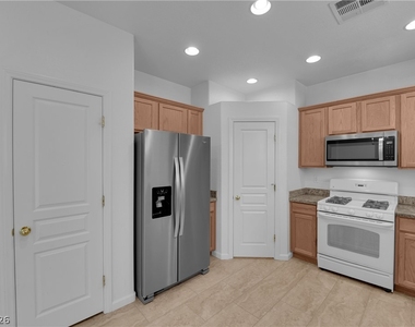 8779 Salvestrin Point Avenue - Photo Thumbnail 11