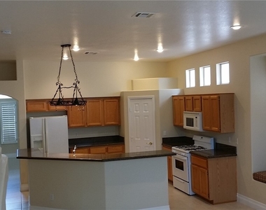 1125 Coral Rainbow Avenue - Photo Thumbnail 2