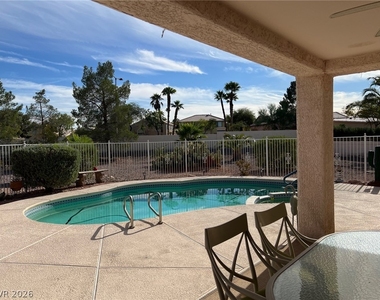 2404 Floyd Court - Photo Thumbnail 2