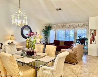 2404 Floyd Court - Photo Thumbnail 4