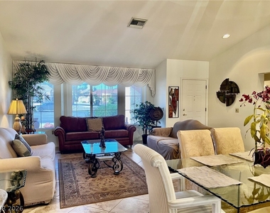 2404 Floyd Court - Photo Thumbnail 3