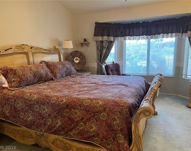 2404 Floyd Court - Photo Thumbnail 9