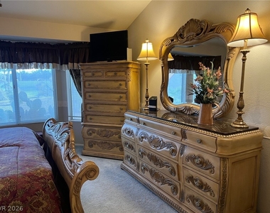 2404 Floyd Court - Photo Thumbnail 11