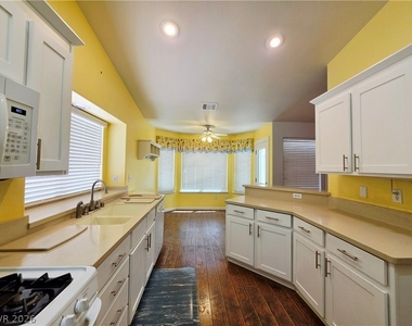 8213 Arch Bay Lane - Photo Thumbnail 9