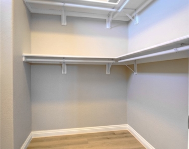 8400 Tiger Woods Avenue - Photo Thumbnail 13