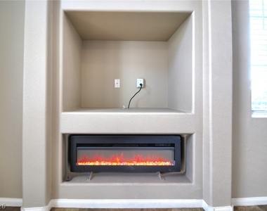 8400 Tiger Woods Avenue - Photo Thumbnail 3