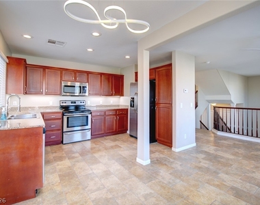8400 Tiger Woods Avenue - Photo Thumbnail 9
