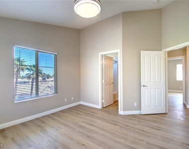 8400 Tiger Woods Avenue - Photo Thumbnail 12