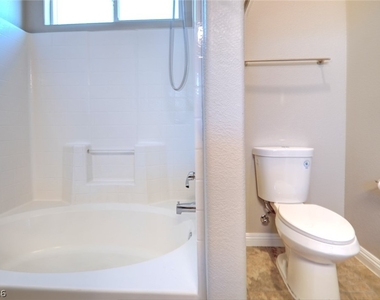 8400 Tiger Woods Avenue - Photo Thumbnail 15