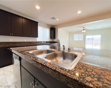 6423 Pochman Mesa Street - Photo Thumbnail 18