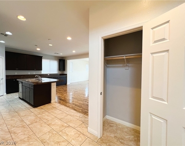 6423 Pochman Mesa Street - Photo Thumbnail 24