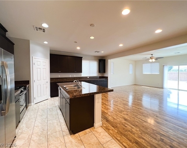 6423 Pochman Mesa Street - Photo Thumbnail 10
