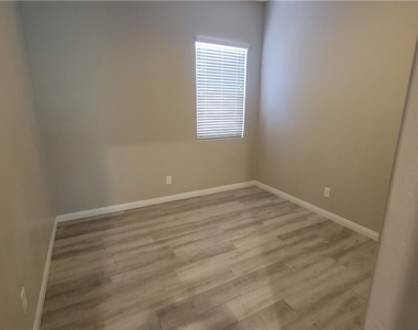 4172 Peaceful Meadow Street - Photo Thumbnail 8