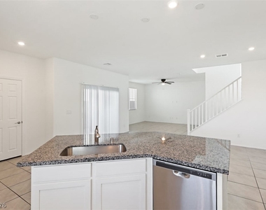 10589 Sariah Skye Avenue - Photo Thumbnail 14