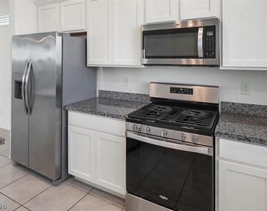 10589 Sariah Skye Avenue - Photo Thumbnail 12