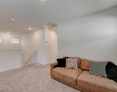 386 Larksong Avenue - Photo Thumbnail 32