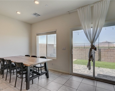 386 Larksong Avenue - Photo Thumbnail 10