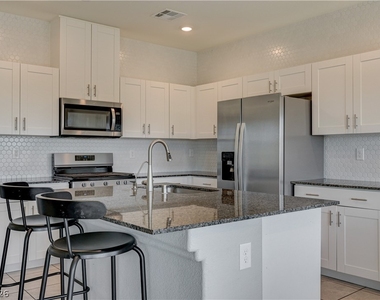 386 Larksong Avenue - Photo Thumbnail 11