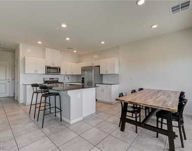 386 Larksong Avenue - Photo Thumbnail 8