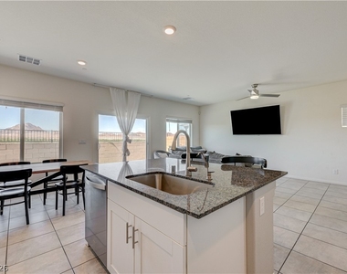 386 Larksong Avenue - Photo Thumbnail 15