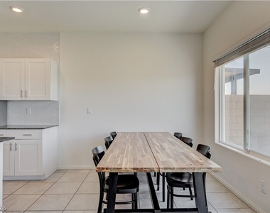 386 Larksong Avenue - Photo Thumbnail 9