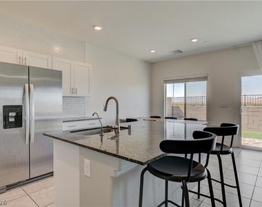 386 Larksong Avenue - Photo Thumbnail 18