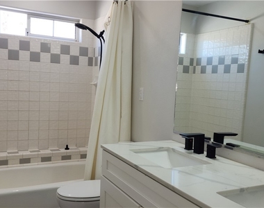 8016 Shorecrest Drive - Photo Thumbnail 12