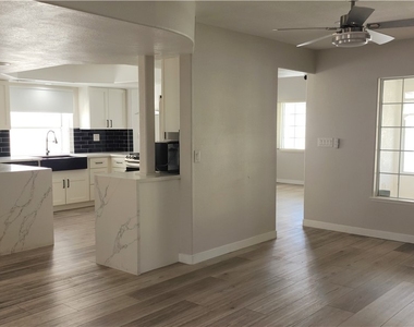 8016 Shorecrest Drive - Photo Thumbnail 16