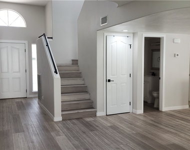 8016 Shorecrest Drive - Photo Thumbnail 9