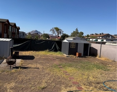 472 Hunter Drive - Photo Thumbnail 5