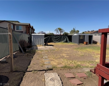 472 Hunter Drive - Photo Thumbnail 7