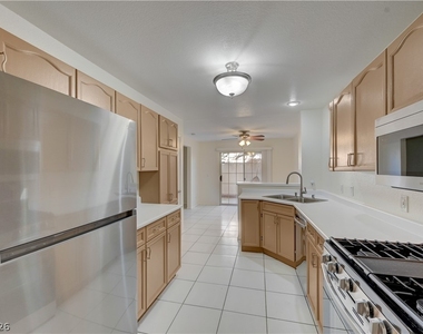 8039 Teresita Avenue - Photo Thumbnail 5