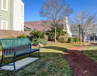 1001 Bannockburn Street - Photo Thumbnail 5
