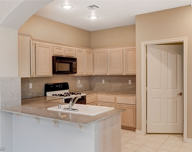 1001 Bannockburn Street - Photo Thumbnail 18