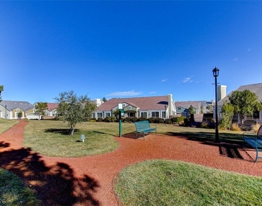 1001 Bannockburn Street - Photo Thumbnail 4