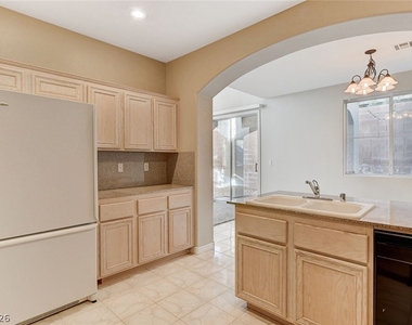 1001 Bannockburn Street - Photo Thumbnail 21