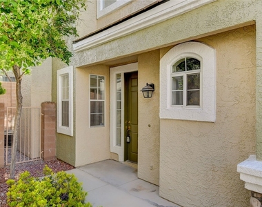 1001 Bannockburn Street - Photo Thumbnail 11