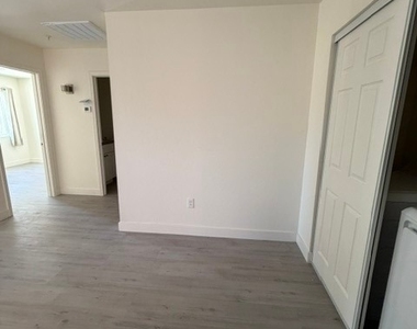 2881 Spy Glass Avenue - Photo Thumbnail 8