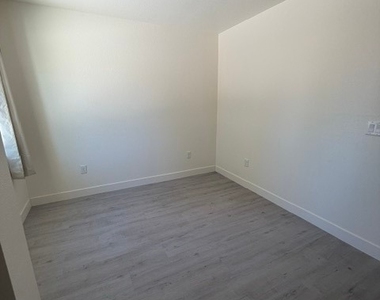 2881 Spy Glass Avenue - Photo Thumbnail 13