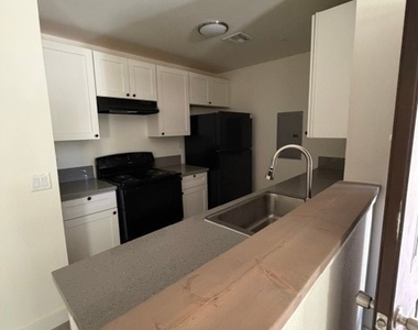 2881 Spy Glass Avenue - Photo Thumbnail 6