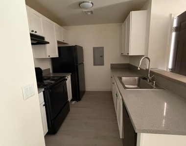 2881 Spy Glass Avenue - Photo Thumbnail 5