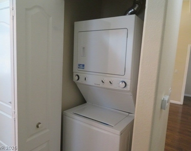 2305 Horizon Ridge Parkway - Photo Thumbnail 14