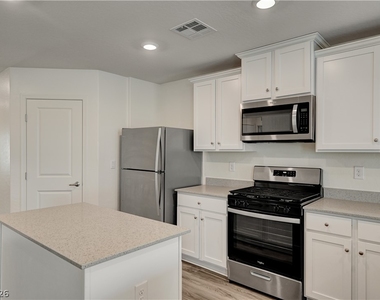 4116 Gold Desert Street - Photo Thumbnail 9