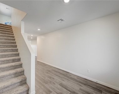 4116 Gold Desert Street - Photo Thumbnail 3
