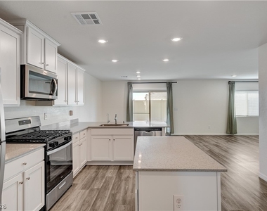 4116 Gold Desert Street - Photo Thumbnail 8