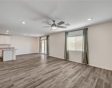 4116 Gold Desert Street - Photo Thumbnail 12
